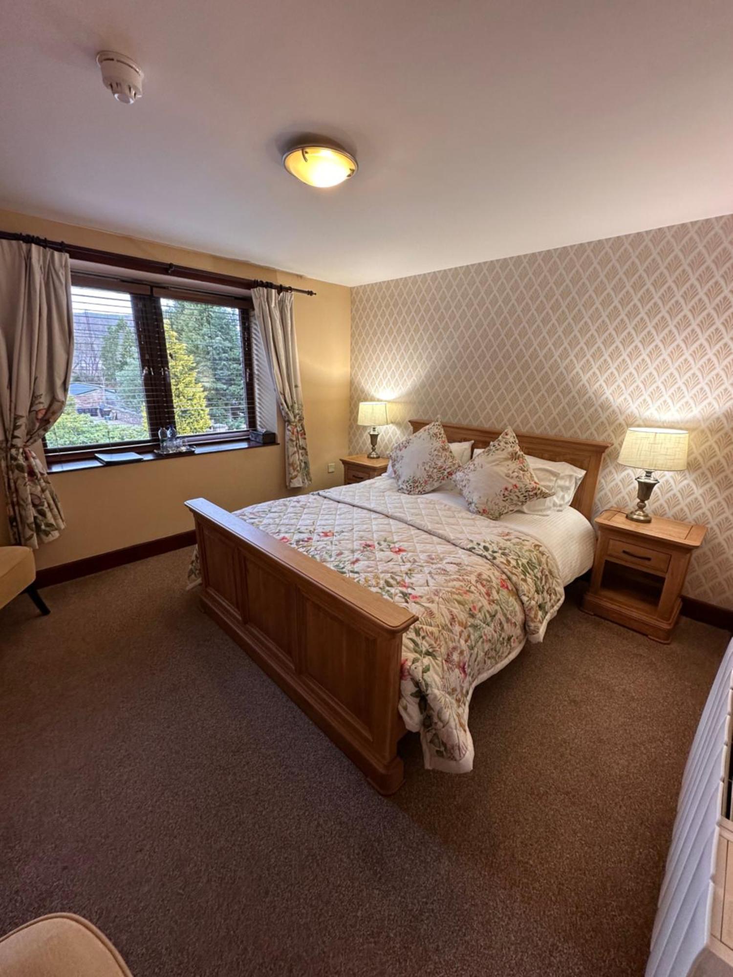 The Auld Kirk Bed & Breakfast Ballater Exterior photo