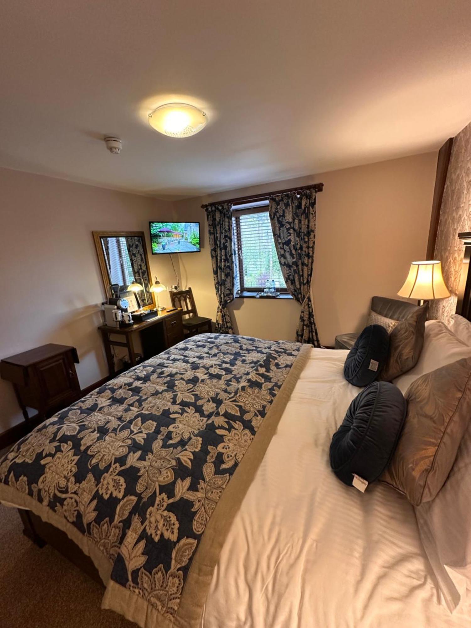 The Auld Kirk Bed & Breakfast Ballater Exterior photo